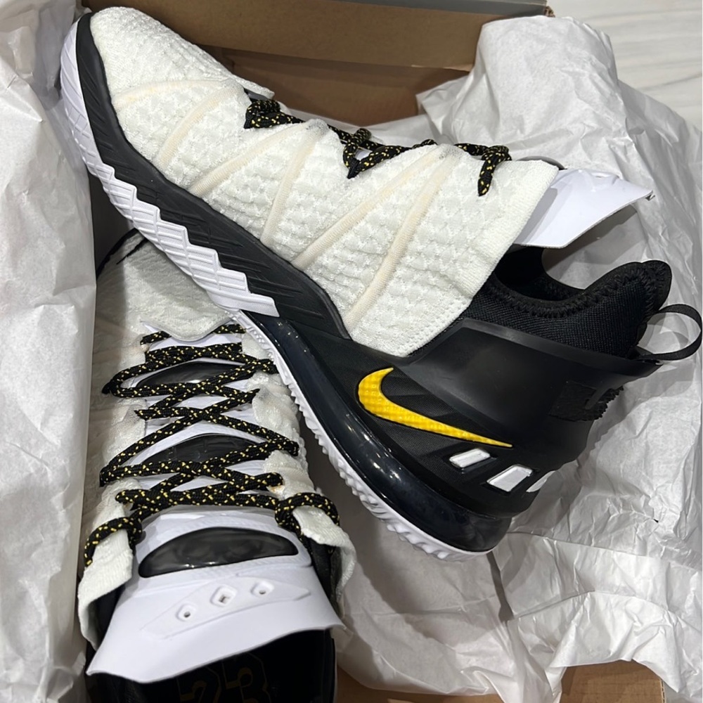 Nike Lebron 18 Basketball Shoes
